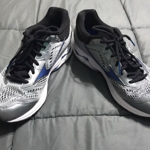Mizuno Shoes - Grey & Blur Mizuno Running Shoes Mizuno Shoes - Grey & Blur Mizuno Running Shoes